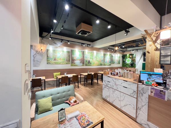 森林小徑健行店用餐環境